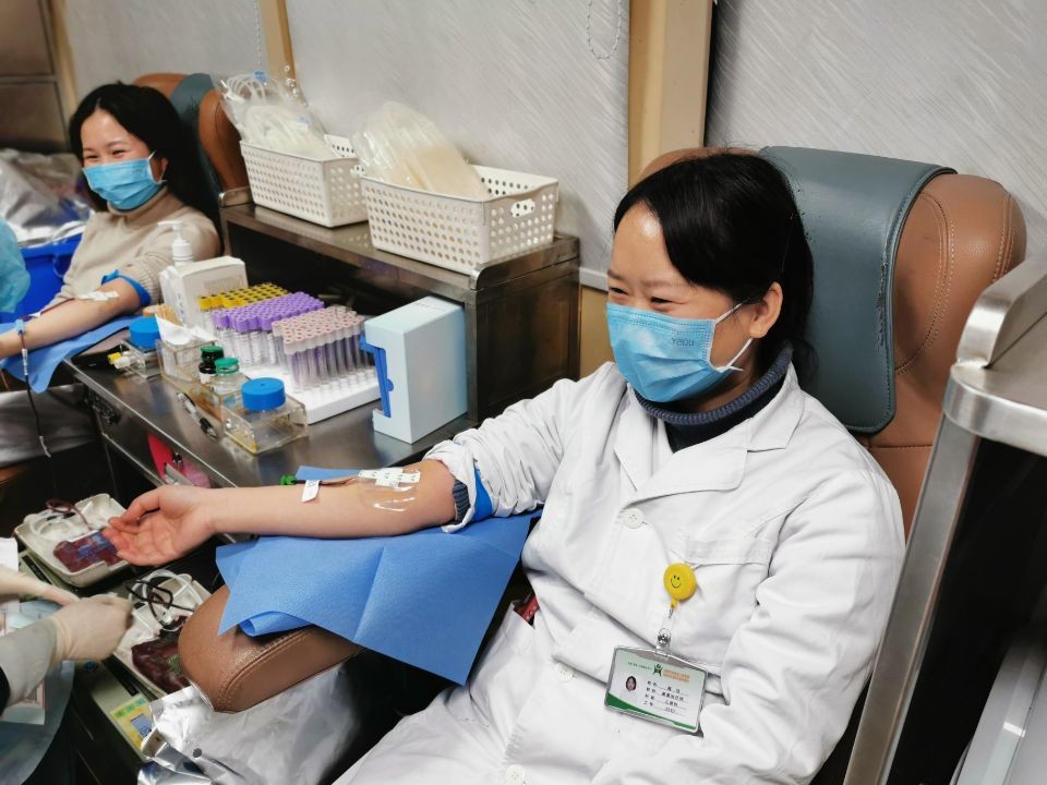 我院组织开展职工爱心献血活动